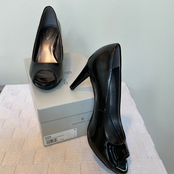 Bandolino BDRAINAA Black Patent Leather Peep Toe, Size 8 - Picture 2 of 7